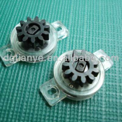 Rotary plastic damper gear